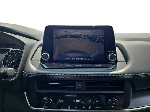 Used 2025 Nissan Rogue SV FWD image 22