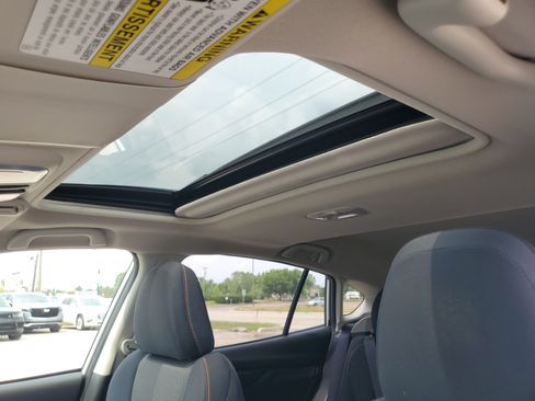 Used 2019 Subaru Crosstrek 2.0i Premium w/ Moonroof Package AWD/4WD image 11