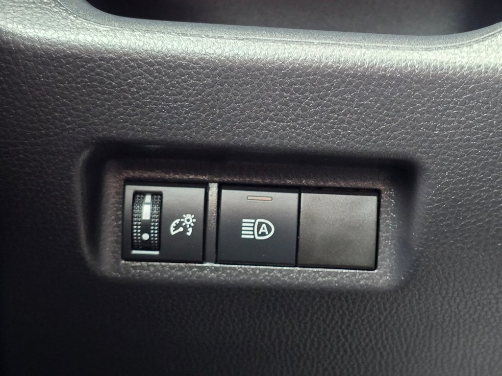 Used 2025 Toyota RAV4 LE AWD/4WD image 35