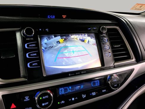 Used 2016 Toyota Highlander Plus AWD/4WD image 27