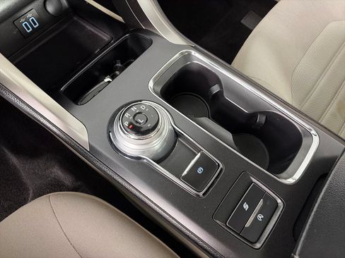 Used 2020 Ford Fusion SE FWD image 22