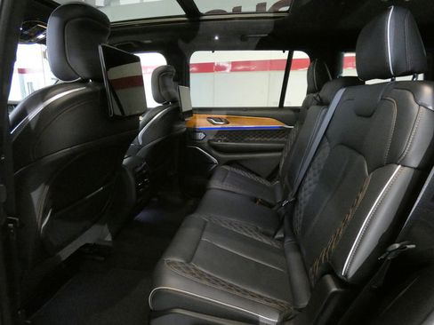 Used 2024 Jeep Grand Cherokee L Summit AWD/4WD image 31