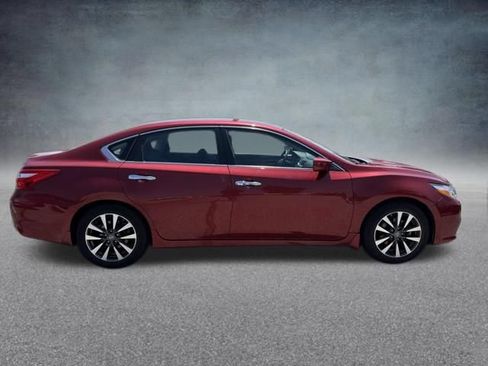Used 2017 Nissan Altima 2.5 SV FWD image 5