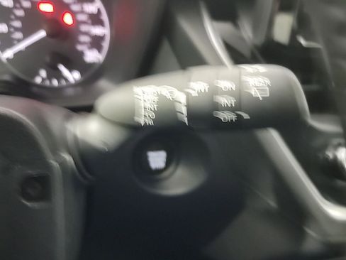 Used 2024 Toyota Corolla Cross LE image 28