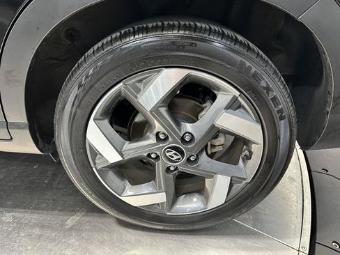 Certified 2024 Hyundai Venue SEL image 9