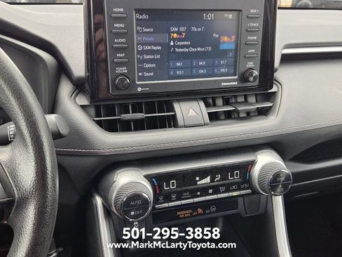 Used 2021 Toyota RAV4 LE AWD/4WD image 17