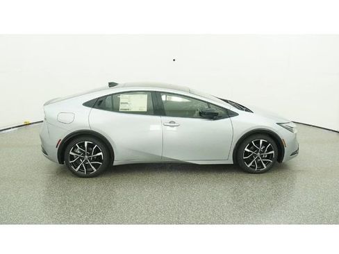 New 2026 Toyota Prius Plug-In Hybrid FWD image 11