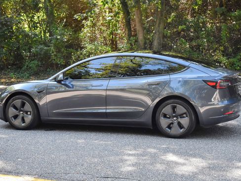 Used 2022 Tesla Model 3 Standard Range image 5