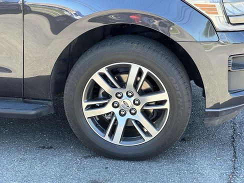 Used 2024 Ford Expedition XLT AWD/4WD image 32