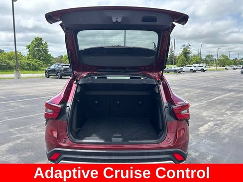 Used 2024 Chevrolet Trax LT w/ Driver Confidence Package FWD image 14
