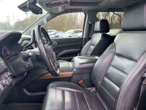 Used 2020 GMC Yukon XL Denali w/ Denali Premium Package image 2