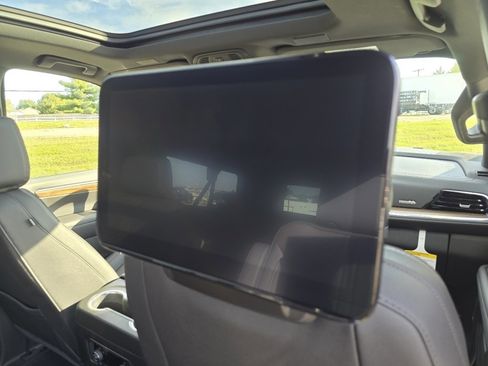 New 2026 Chevrolet Suburban High Country image 14