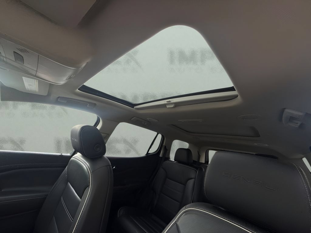 Used 2021 GMC Acadia Denali w/ Denali Technology Package FWD image 6