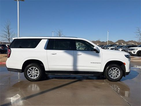 Used 2024 Chevrolet Suburban LT image 10