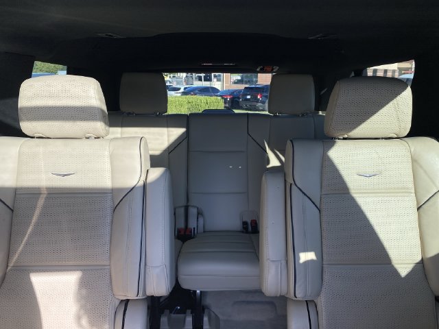 Used 2023 Cadillac Escalade Premium Luxury w/ Performance Package AWD/4WD image 35