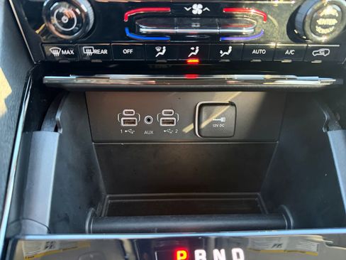 Used 2023 Jeep Grand Cherokee Limited image 13