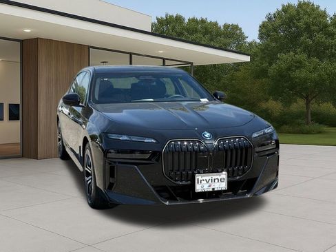 Used 2025 BMW i7 xDrive60 w/ Executive Package AWD/4WD image 5