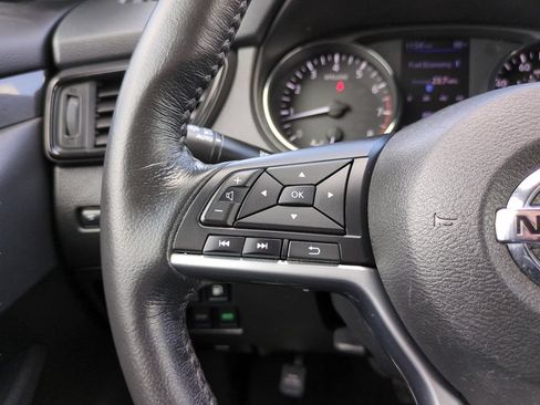 Certified 2018 Nissan Rogue SV FWD image 20