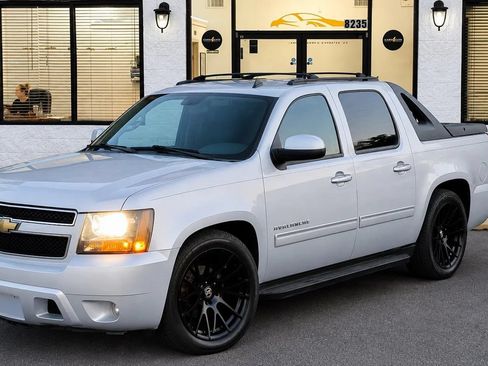 Used 2011 Chevrolet Avalanche LS RWD image 1