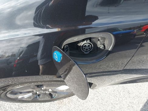 Used 2020 Chrysler Pacifica Limited w/ Quick Oder Package 2EV RED-S image 11