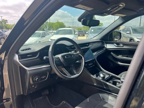 Used 2023 Jeep Grand Cherokee Altitude AWD/4WD image 23