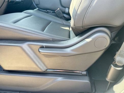 Used 2025 Chevrolet Silverado 1500 W/T image 14