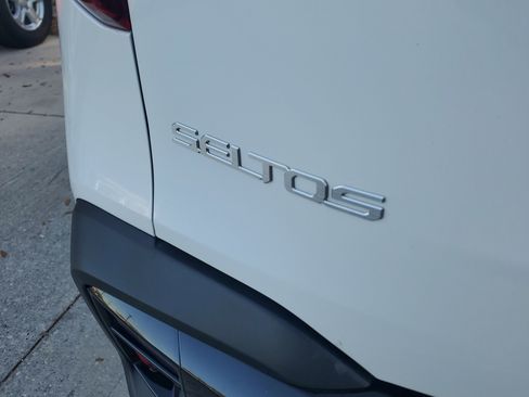 Used 2025 Kia Seltos S image 9