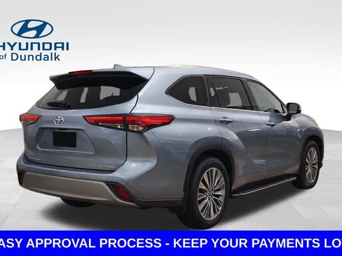 Used 2022 Toyota Highlander Platinum AWD/4WD image 2