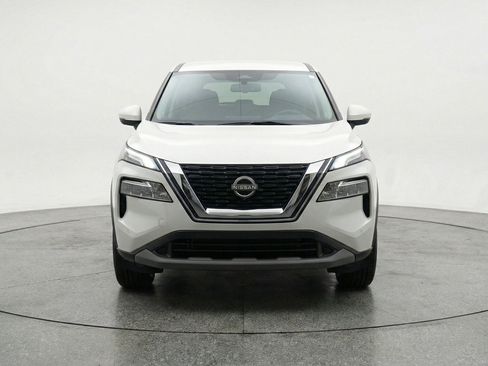 Used 2025 Nissan Rogue SV AWD/4WD image 2