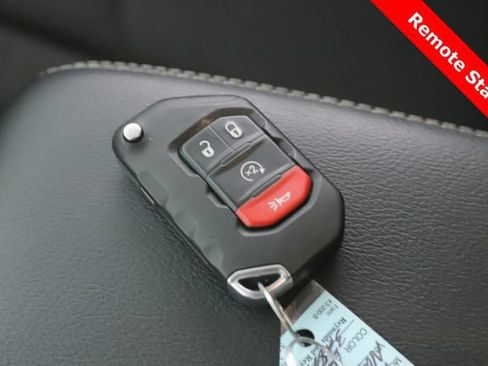 Used 2022 Jeep Wrangler Unlimited Sahara w/ Dual Top Group AWD/4WD image 3