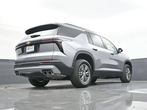 Used 2025 Chevrolet Traverse LT w/ Driver Confidence Package FWD image 45