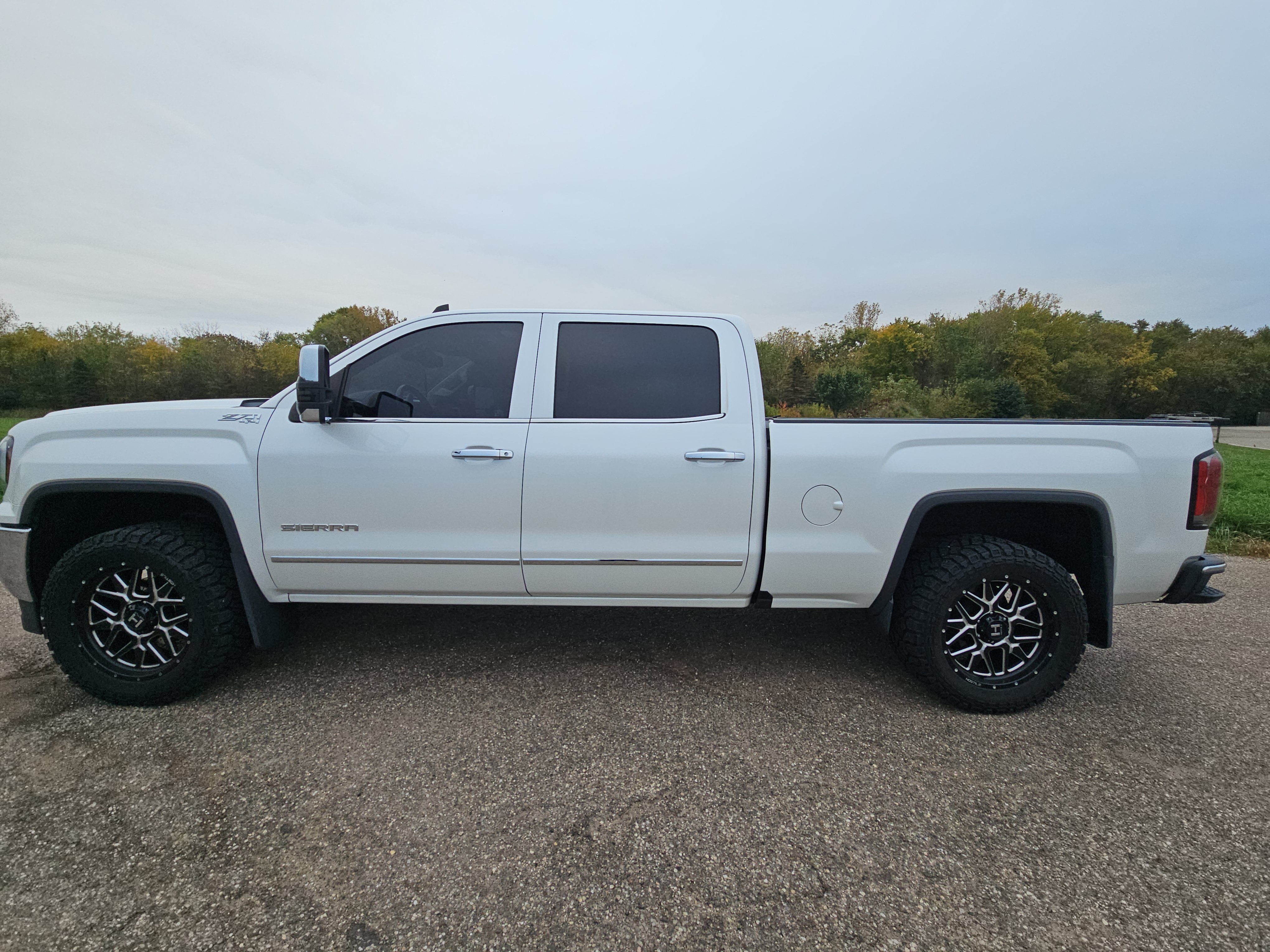Used 2018 GMC Sierra 1500 SLT AWD/4WD image 8