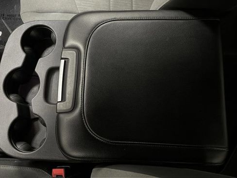 Used 2022 RAM 1500 Classic SLT image 18