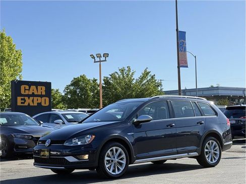 Used 2017 Volkswagen Golf Alltrack S image 41
