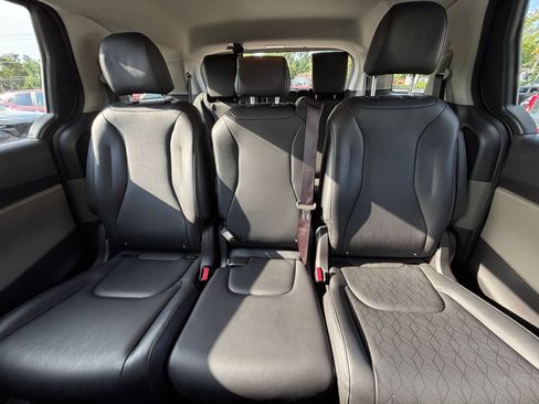 Used 2026 Kia Carnival FWD image 41