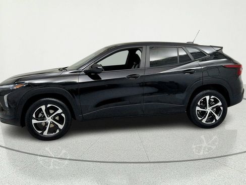 Used 2024 Chevrolet Trax RS FWD image 2