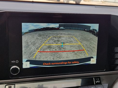 Used 2025 Toyota Camry SE image 15