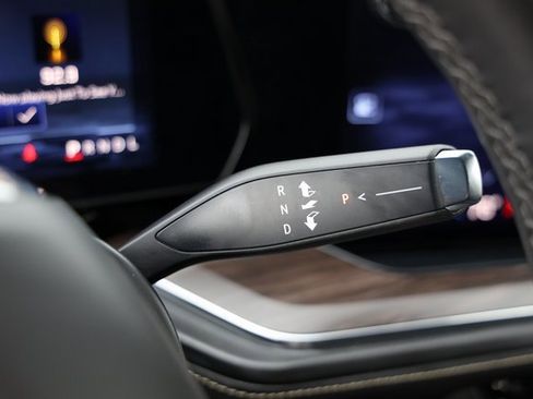 Certified 2025 Chevrolet Suburban Premier image 27