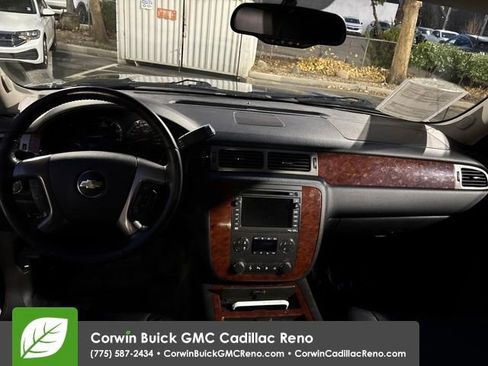 Used 2011 Chevrolet Avalanche LTZ image 13