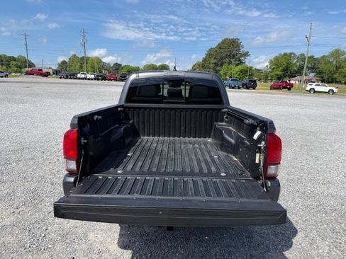 Used 2021 Toyota Tacoma SR5 w/ Technology Package AWD/4WD image 15