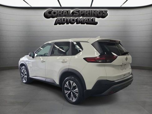 Used 2023 Nissan Rogue SV FWD image 4