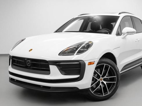 Used 2025 Porsche Macan image 7