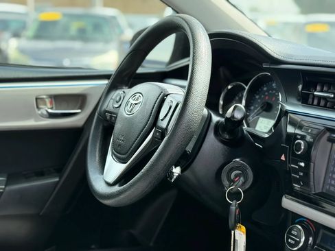 Used 2014 Toyota Corolla LE FWD image 29