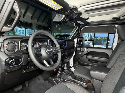 Used 2025 Jeep Wrangler Unlimited Rubicon image 15