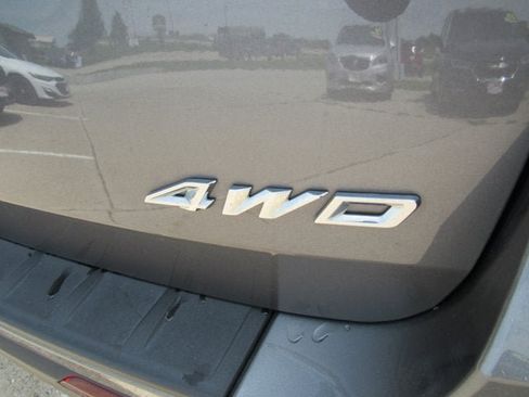 Used 2024 Ford Explorer XLT w/ Equipment Group 202A AWD/4WD image 39