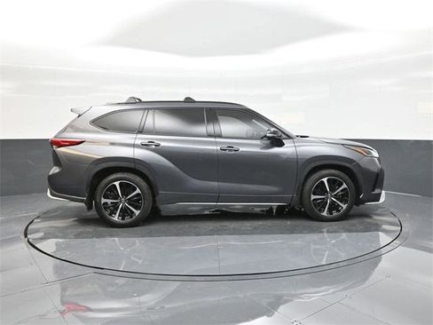 Certified 2021 Toyota Highlander XSE image 26