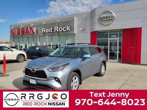 Used 2022 Toyota Highlander LE image 1