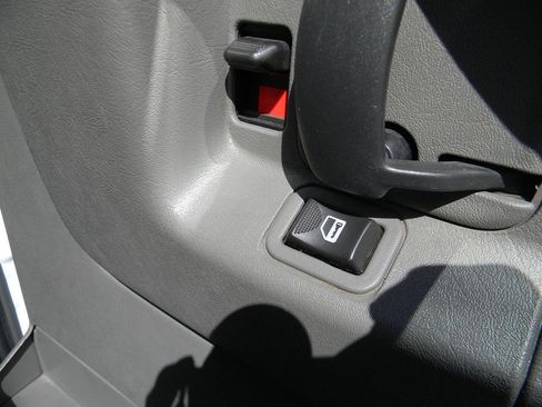 Used 2015 Chevrolet Express 2500 RWD image 11