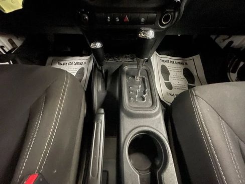 Used 2018 Jeep Wrangler Unlimited Rubicon AWD/4WD image 23