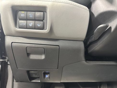 Used 2020 Toyota Highlander Platinum AWD/4WD image 42